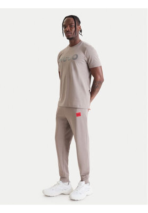 Hugo - HUGO Spodnie dresowe Doak212 50447963 Brązowy Regular Fit. Kolor: brązowy. Materiał: bawełna