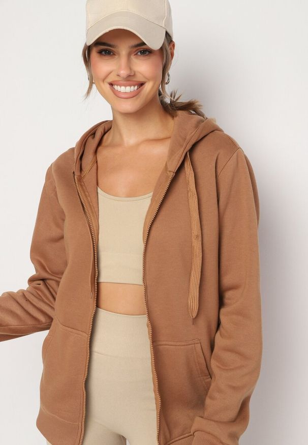 Born2be - Jasnobrązowa Bluza Mentasius. Okazja: do domu, na spacer. Typ kołnierza: kaptur. Kolor: brązowy