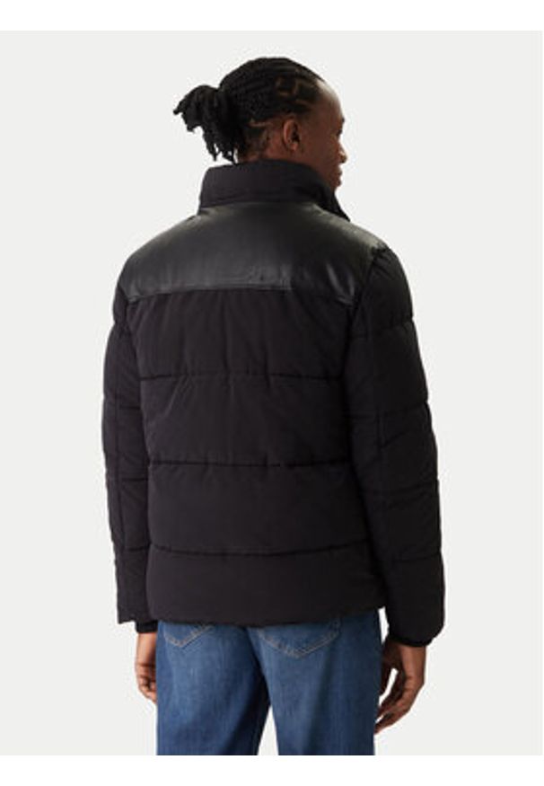 Guess Kurtka zimowa M5BL2A W2202 Czarny Regular Fit. Kolor: czarny. Materiał: syntetyk. Sezon: zima