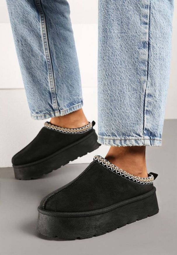 Renee - Czarne Krótkie Śniegowce na Platformie Emalith. Nosek buta: okrągły. Kolor: czarny. Materiał: puch. Obcas: na platformie