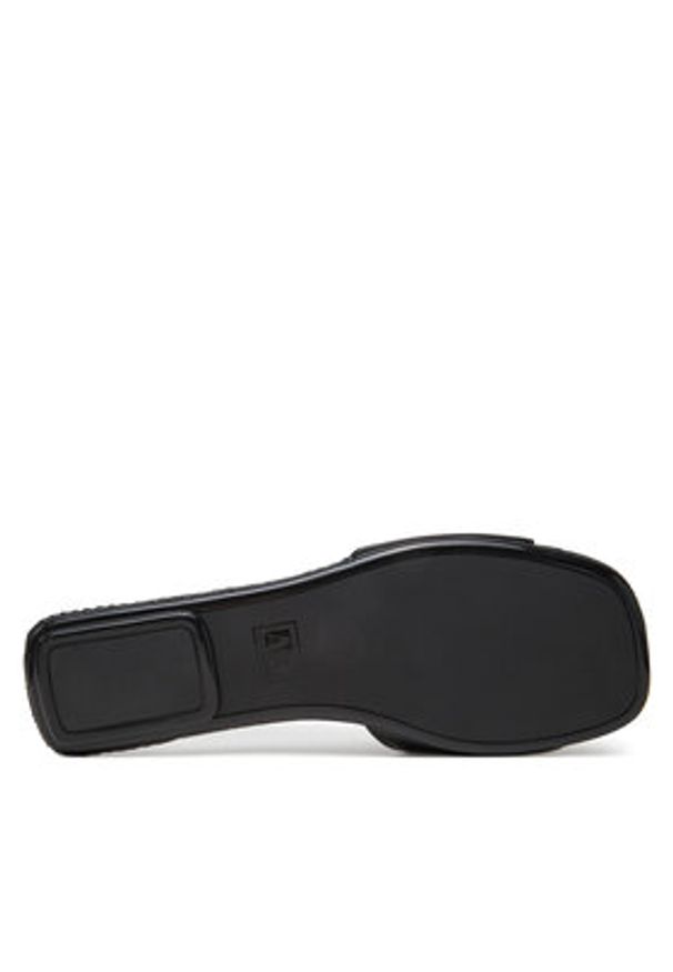 Armani Exchange Klapki XDP055 XV921 00002 Czarny. Kolor: czarny. Materiał: skóra