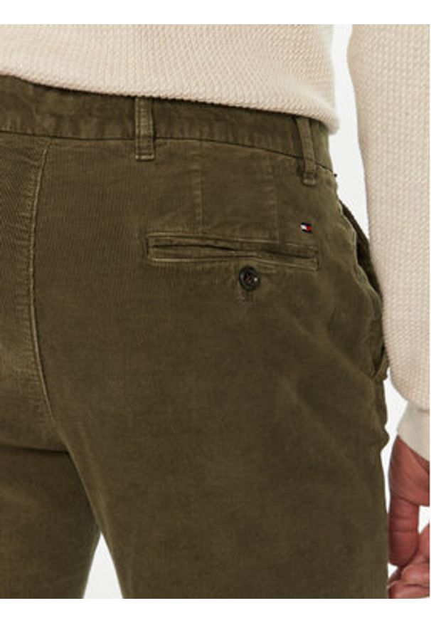 TOMMY HILFIGER - Tommy Hilfiger Spodnie materiałowe MW0MW32932 Khaki Regular Fit. Kolor: brązowy. Materiał: sztruks