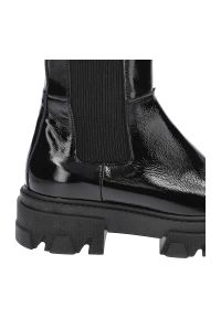 Czarne Kozaki Damskie Nessi Modne Skórzane Buty. Okazja: na co dzień. Zapięcie: zamek. Kolor: czarny. Materiał: skóra, lakier. Szerokość cholewki: normalna. Obcas: na obcasie. Styl: casual. Wysokość obcasa: niski #6