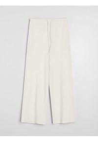 Sinsay - Spodnie wide leg z miękkiej dzianiny z domieszką wiskozy soft touch - kremowy. Kolor: kremowy. Materiał: dzianina, wiskoza #1