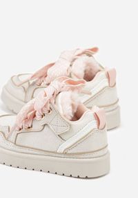 Born2be - Beżowe Śniegowce Sneakersy z Ozdobnym Sznurowaniem Ocieplane Futerkiem Nalinia. Okazja: na uczelnię, na co dzień. Zapięcie: rzepy. Kolor: beżowy. Materiał: futro. Styl: casual, elegancki #3