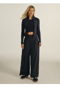 4f - 4F Bluza slim bez kaptura damska 4F x Anna Lewandowska - czarna M. Okazja: na co dzień. Typ kołnierza: bez kaptura. Kolor: czarny. Materiał: materiał, skóra. Styl: casual, sportowy #2