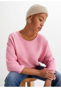 bonprix - Sweter oversize w prążek, z materiału z domieszką wiskozy. Kolor: różowy. Materiał: wiskoza, materiał. Wzór: prążki