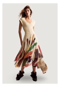 Desigual Sukienka codzienna VEST_BRUSHES_LACROIX Beżowy Egg Fit. Okazja: na co dzień. Kolor: beżowy. Typ sukienki: proste. Styl: casual #1