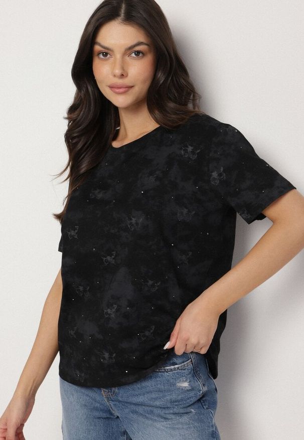 Born2be - Czarny T-shirt Bawełniany w Print w Motylki Tenorea. Kolor: czarny. Materiał: bawełna. Wzór: nadruk. Styl: klasyczny