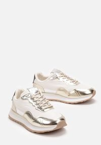 Renee - Złote Sneakersy Zdobione Wstawkami z Imitacji Skóry Fayela. Kolor: złoty. Materiał: skóra. Wzór: aplikacja #2