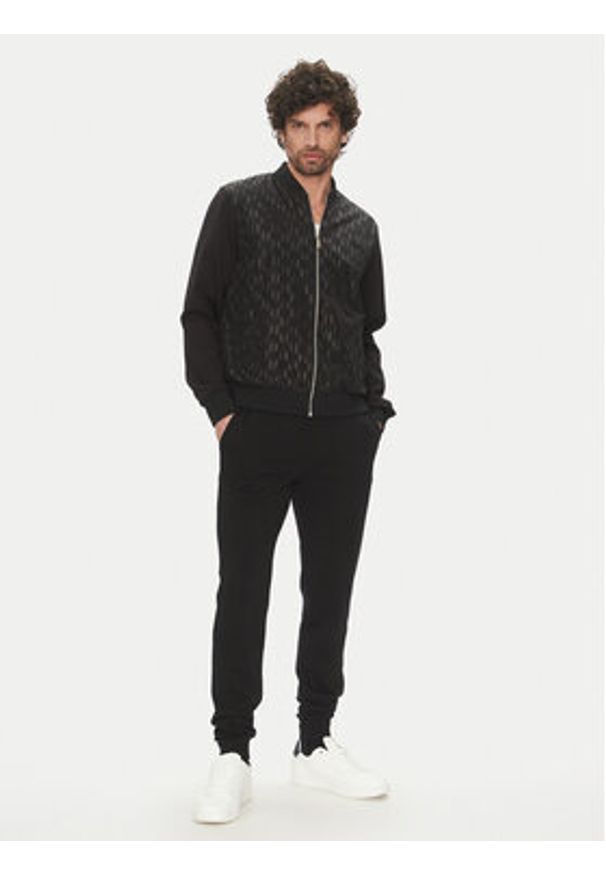 Karl Lagerfeld - KARL LAGERFELD Bluza 505064 552902 Czarny Regular Fit. Typ kołnierza: dekolt w karo. Kolor: czarny. Materiał: syntetyk