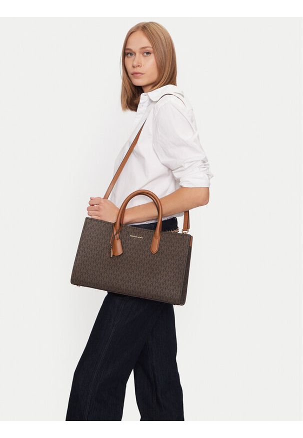 MICHAEL Michael Kors Torebka Scarlett Medium Signature Logo Satchel 30F4GETS2B Brązowy. Kolor: brązowy. Materiał: skórzane