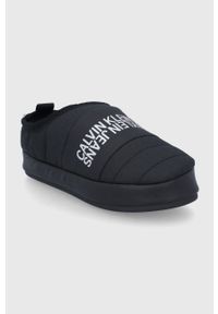 Calvin Klein Jeans Kapcie YW0YW00412 kolor czarny. Nosek buta: okrągły. Kolor: czarny. Materiał: poliester, materiał, guma #4
