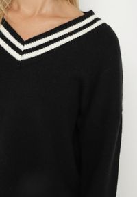Born2be - Czarny Sweter z Domieszką Kaszmiru w Stylu Preppy Liendria. Okazja: na spotkanie biznesowe, do pracy, na co dzień. Kolor: czarny. Materiał: kaszmir. Wzór: aplikacja. Styl: biznesowy, klasyczny, casual #3