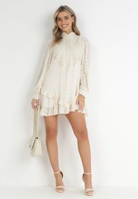 Born2be - Jasnobeżowa Ażurowa Sukienka Mini ze Stójką i Falbankami Ranones. Typ kołnierza: kołnierz z falbankami, kołnierzyk stójkowy. Kolor: beżowy. Materiał: tkanina. Wzór: ażurowy. Styl: retro. Długość: mini #2
