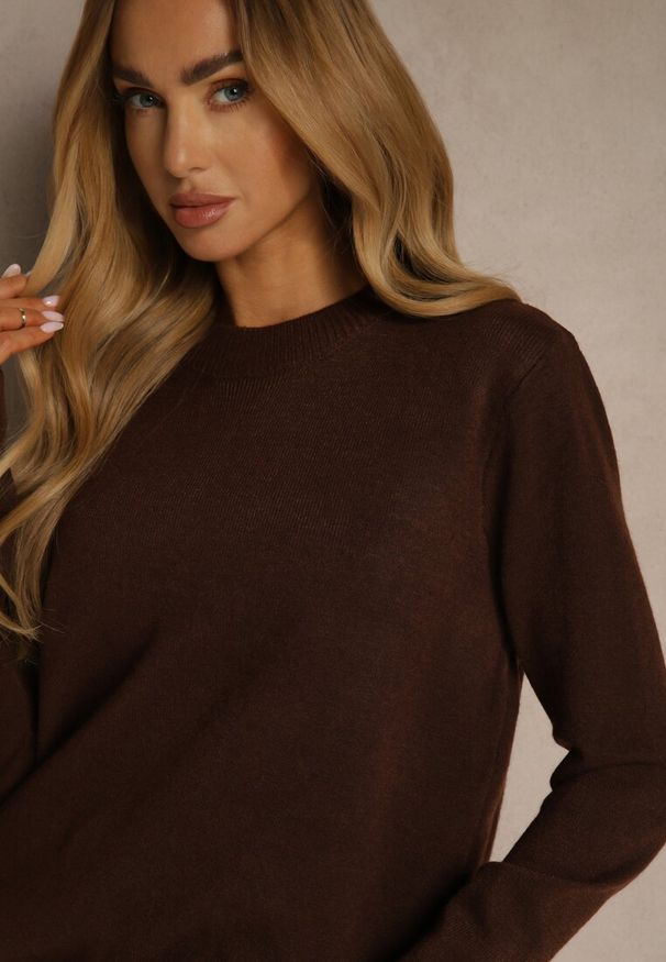 Renee - Brązowy Klasyczny Sweter z Wełną i Bawełną Meviliana. Okazja: na co dzień. Kolor: brązowy. Materiał: wełna, bawełna. Styl: klasyczny