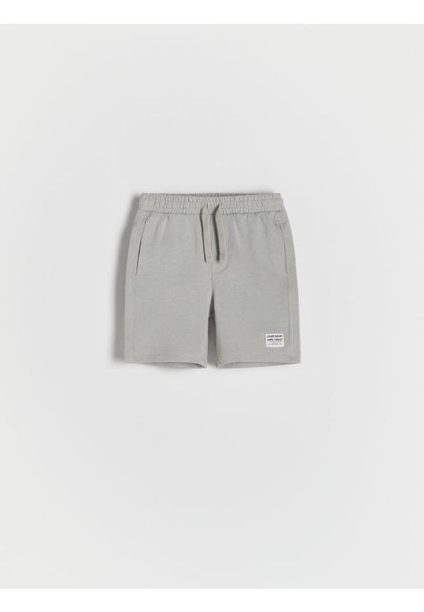 Reserved - Bawełniane szorty - jasnoszary. Kolor: szary. Materiał: bawełna. Wzór: gładki