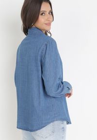 Born2be - Niebieska Jeansowa Bawełniana Koszula na Guziki Haylina. Kolor: niebieski. Materiał: jeans, bawełna. Wzór: aplikacja #4