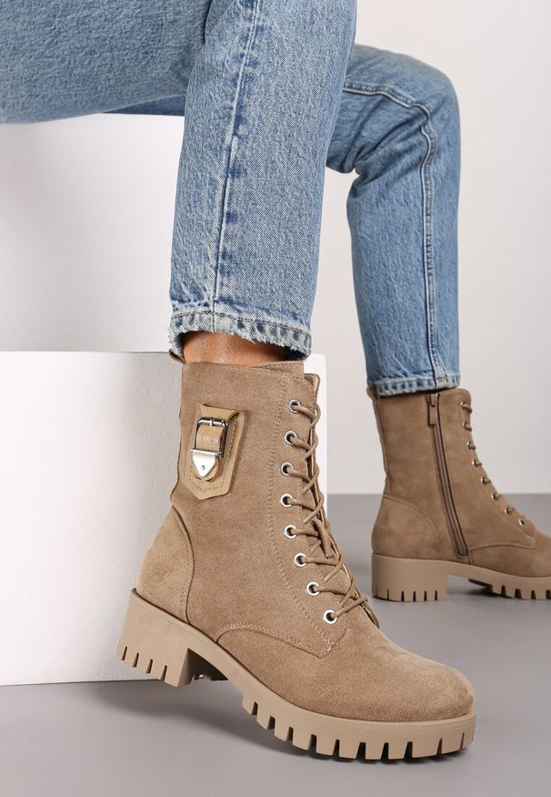 Born2be - Beżowe Botki Typu Workery na Grubej Podeszwie z Ozdobną Klamerką przy Cholewce Nerilene. Okazja: na co dzień. Kolor: beżowy. Materiał: jeans. Szerokość cholewki: normalna. Styl: casual, elegancki