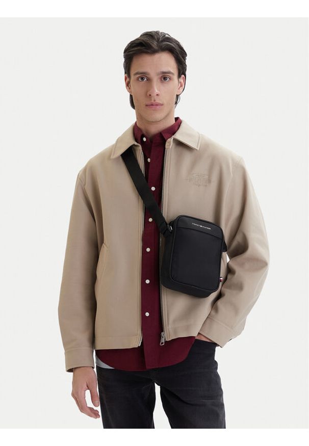 TOMMY HILFIGER - Tommy Hilfiger Saszetka Th Repreve Mini Reporter AM0AM14150 Czarny. Kolor: czarny. Materiał: materiał