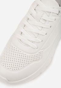 Renee - Białe Klasyczne Sneakersy z Amortyzowaną Podeszwą i Perforacją Faunama. Kolor: biały #6