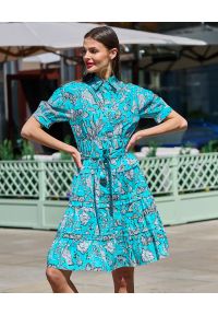 CASTELLANI - Turkusowa sukienka z printem. Kolor: niebieski. Materiał: bawełna. Wzór: nadruk. Długość: mini