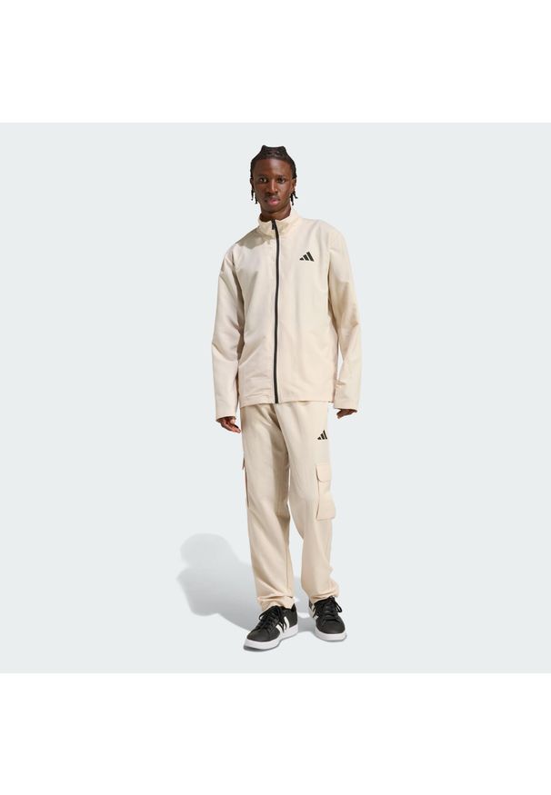 Adidas - Dres Sportswear Woven Cargo. Kolor: biały. Materiał: dresówka. Sport: fitness