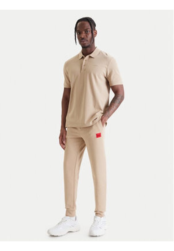 Hugo - HUGO Spodnie dresowe Doak212 50447963 Beżowy Regular Fit. Kolor: beżowy. Materiał: bawełna