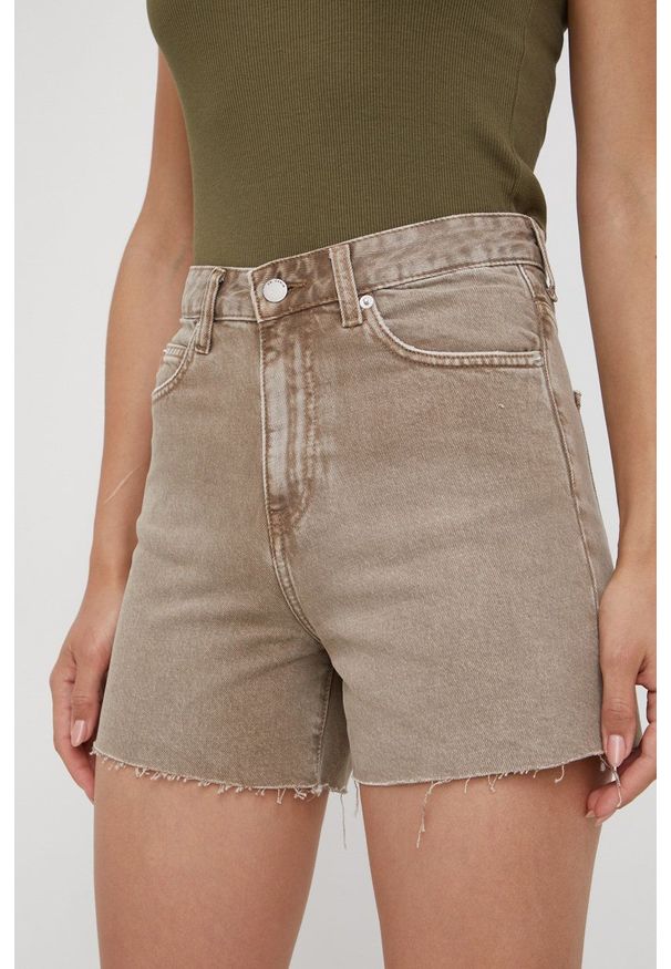 Dr. Denim szorty jeansowe damskie kolor beżowy gładkie high waist. Okazja: na co dzień. Stan: podwyższony. Kolor: beżowy. Materiał: denim, jeans. Wzór: gładki. Styl: casual