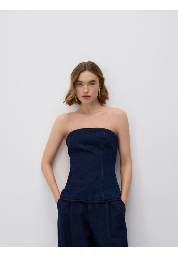 Reserved - Denimowy top - granatowy. Kolor: niebieski. Materiał: bawełna, tkanina