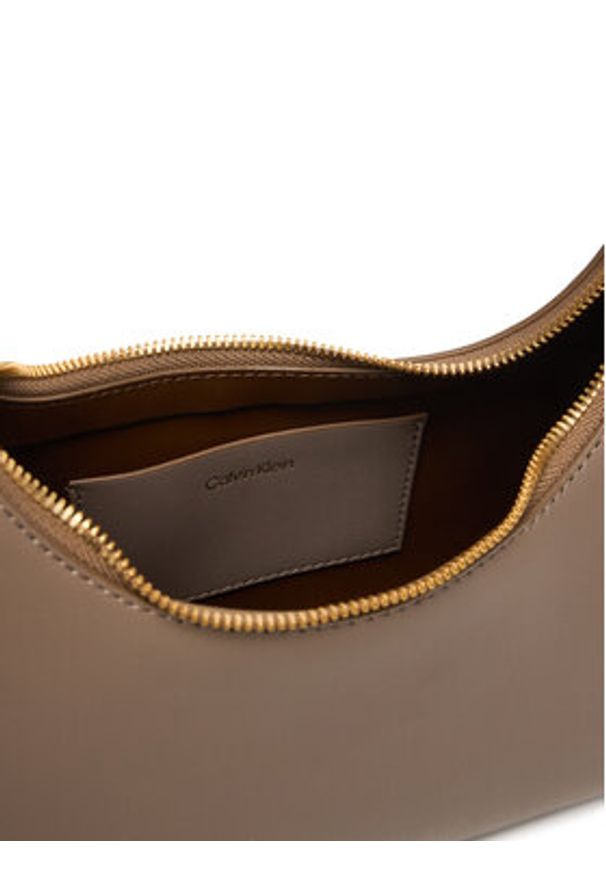 Calvin Klein Torebka Foil Logo Conv Shoulder Bag LV04F3272G Beżowy. Kolor: beżowy. Materiał: skórzane