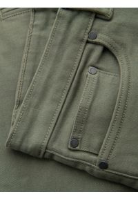 Ombre Clothing - Klasyczne męskie jeansowe szorty z podwiniętą nogawką – jasnooliwkowe V5 OM-SRDS-0162 - XXL. Kolor: oliwkowy. Materiał: jeans. Sezon: lato. Styl: klasyczny #6