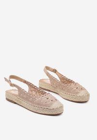 Born2be - Ciemnobeżowe Sandały Espadryle Slingback z Plecionką i Ażurową Cholewką Loriene. Okazja: na co dzień. Zapięcie: pasek. Kolor: beżowy. Szerokość cholewki: normalna. Wzór: ażurowy. Obcas: na obcasie. Styl: casual, elegancki. Wysokość obcasa: niski