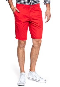 Mustang - SPODENKI MUSTANG Classic Chino Short Flame Scarlet 1009613 7130. Materiał: materiał