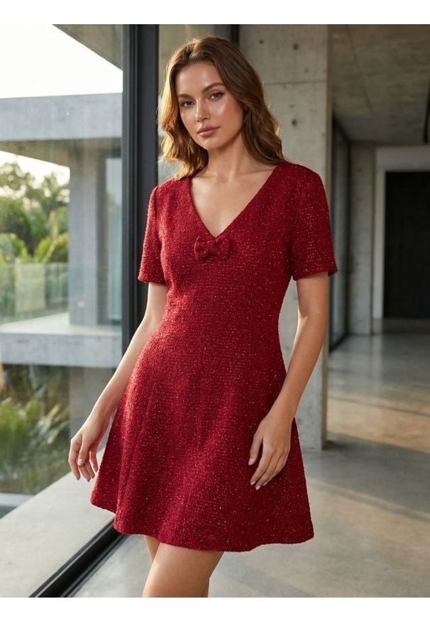 Sinsay - Elegancka sukienka mini z ozdobną kokardą - bordowy. Typ kołnierza: kokarda. Kolor: czerwony. Styl: elegancki. Długość: mini