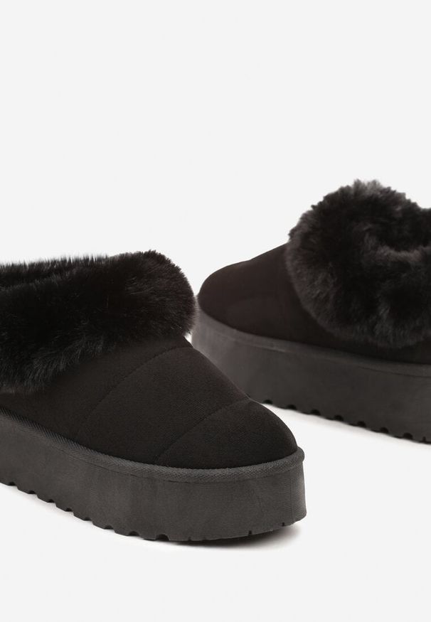 Born2be - Czarne Śniegowce na Platformie z Wywiniętym Futerkiem Tiriola. Kolor: czarny. Materiał: futro. Sezon: zima. Obcas: na platformie