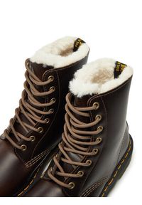 Dr. Martens Glany 1460 Serena 32019777 Brązowy. Kolor: brązowy. Materiał: skóra