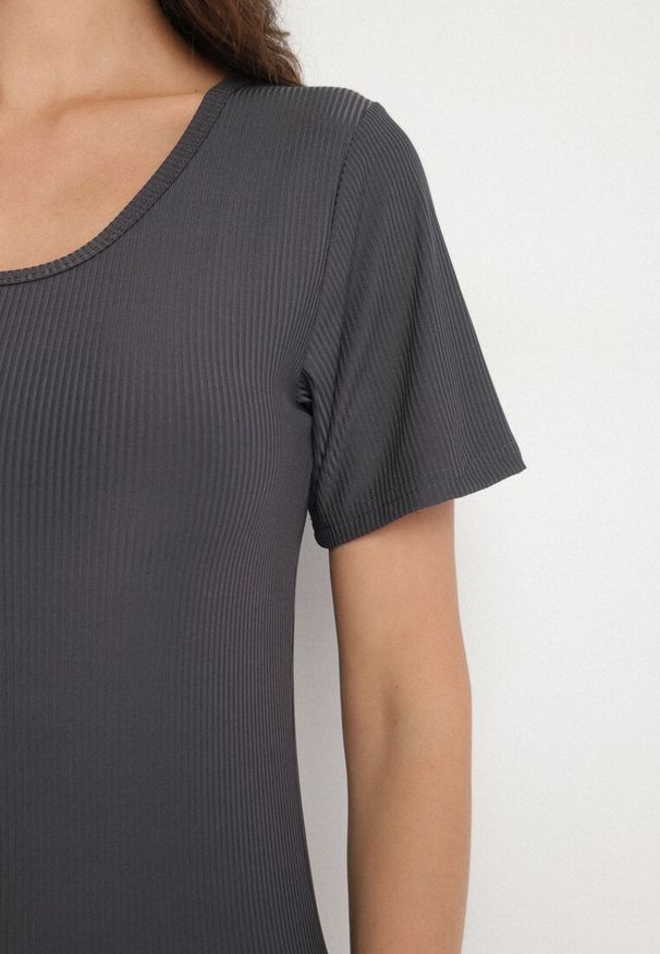 Born2be - Ciemnoszara Casualowa Sukienka z Bawełną Lumelisse. Okazja: na co dzień. Kolor: szary. Materiał: bawełna. Typ sukienki: proste. Styl: casual