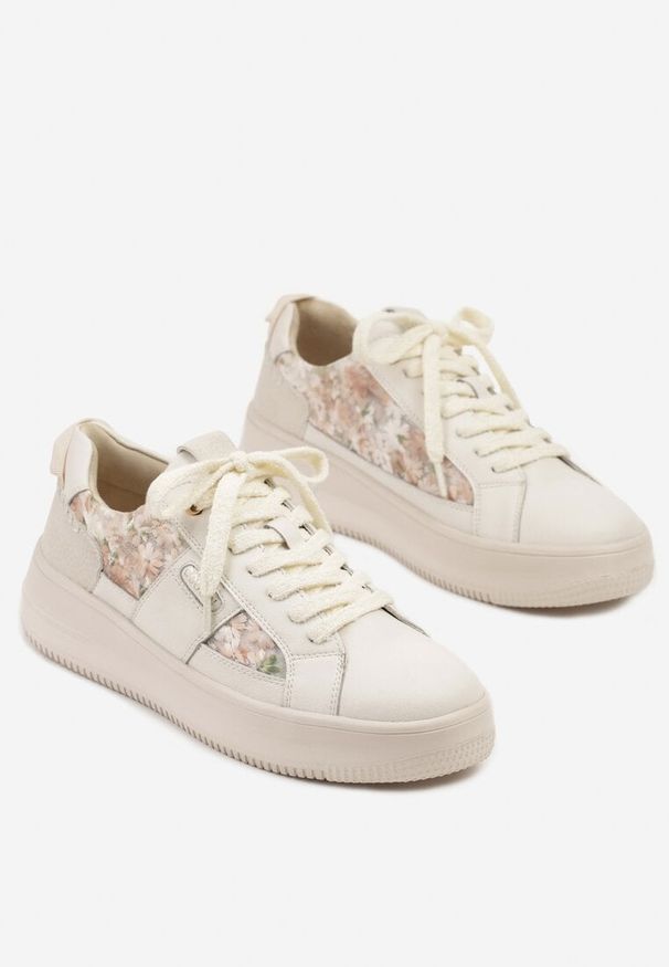 Born2be - Beżowe Skórzane Sneakersy Ozdobione Napisem i Kwiatami Nilivienna. Okazja: na co dzień. Kolor: beżowy. Materiał: skóra. Wzór: aplikacja, napisy, kwiaty