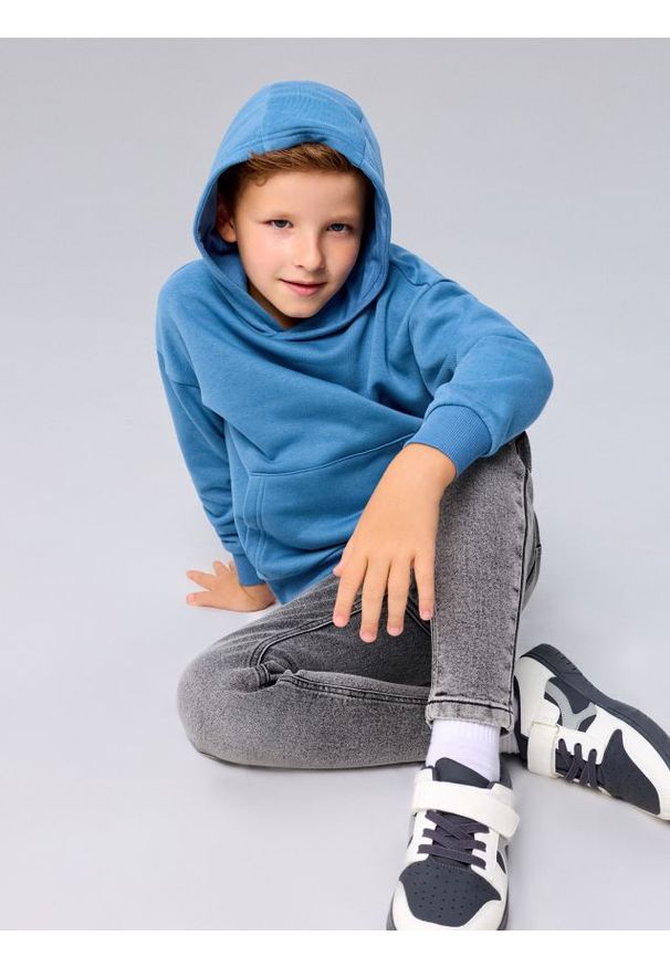Sinsay - Jeansy relaxed skinny z domieszką wiskozy - szary. Kolor: szary
