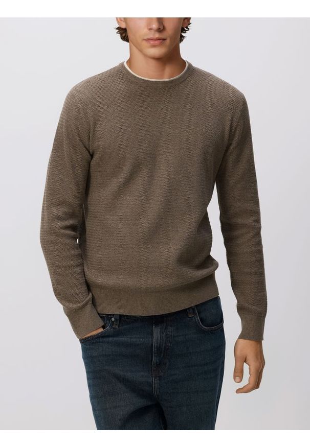 Reserved - Sweter z bawełną - brązowy. Kolor: brązowy. Materiał: bawełna