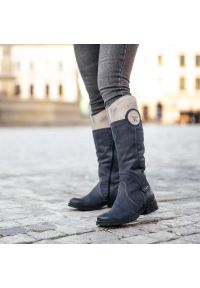 Granatowe Kozaki Karino Damskie Wygodne Obuwie. Okazja: na spacer. Kolor: niebieski. Materiał: zamsz, skóra. Sezon: jesień. Styl: elegancki #8