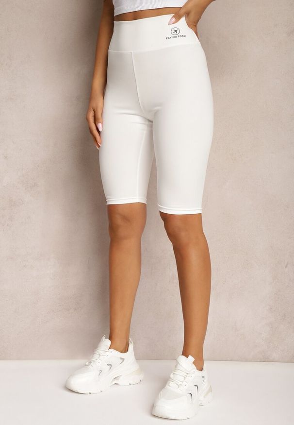 Renee - Białe Szorty w Stylu Kolarek High Waist Wykończone Gumką w Pasie Elenea. Okazja: na co dzień. Stan: podwyższony. Kolor: biały. Styl: casual