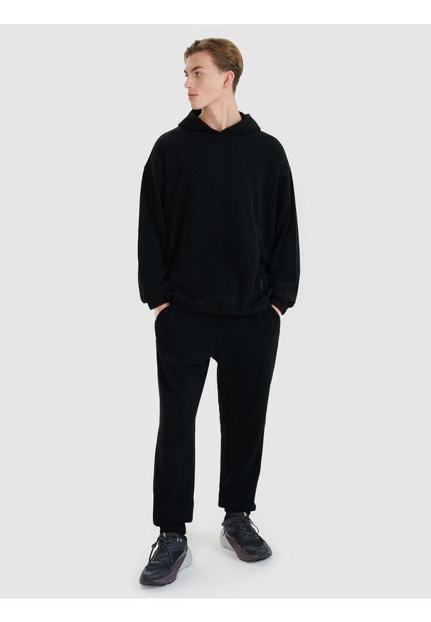 4f - 4F Bluza dresowa nierozpinana z kapturem męska - czarna XL. Okazja: na co dzień. Typ kołnierza: kaptur. Kolor: czarny. Materiał: dresówka. Styl: casual, sportowy