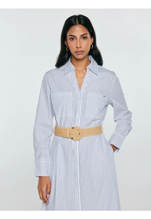 Big-Star - Sukienka damska midi koszulowa jasnoniebieska Merinsa 400. Okazja: na co dzień. Kolor: niebieski. Materiał: bawełna, tkanina. Długość rękawa: długi rękaw. Typ sukienki: koszulowe. Styl: casual, klasyczny, elegancki. Długość: midi