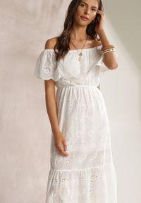 Renee - Biała Sukienka Menilophi. Kolor: biały. Materiał: bawełna. Wzór: haft. Styl: boho. Długość: midi #3
