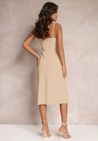 Renee - Beżowa Sukienka z Rozcięciem na Ramiączkach Neave. Kolor: beżowy. Długość rękawa: na ramiączkach. Wzór: aplikacja. Styl: elegancki. Długość: midi #4