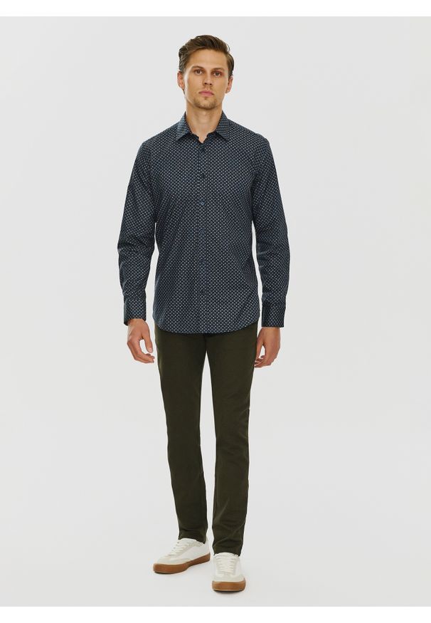 PAKO LORENTE – Koszula w kolorze granatowym w mikrowzór P24SF-1X-028-G-S - Pako Lorente. Okazja: na co dzień. Kolor: niebieski. Materiał: jeans, elastan. Styl: casual