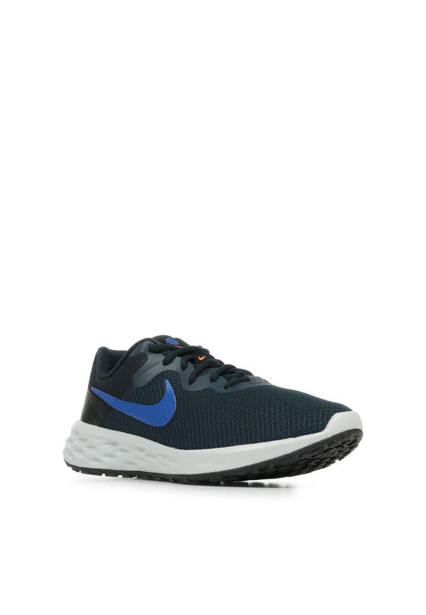 Buty do biegania męskie Nike Revolution 6. Zapięcie: rzepy. Kolor: szary. Materiał: syntetyk, materiał. Szerokość cholewki: normalna. Model: Nike Revolution. Sport: bieganie