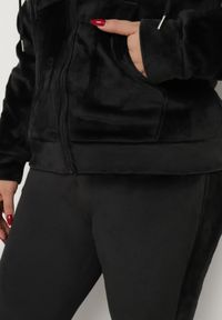 Born2be - Czarny Welurowy Komplet Dresowy z Polarem Spodnie i Bluza Seviona. Kolekcja: plus size. Kolor: czarny. Materiał: dresówka, polar, welur #5